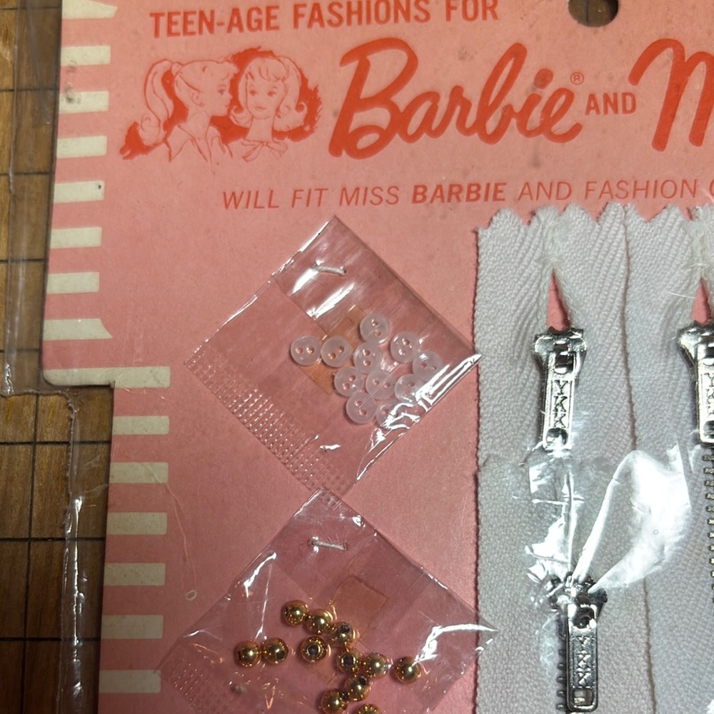 Mattel 1963 Barbie and Midge Fashion Accessories Silver Zippers Buttons 8”x5.75” - Picture 9 of 17